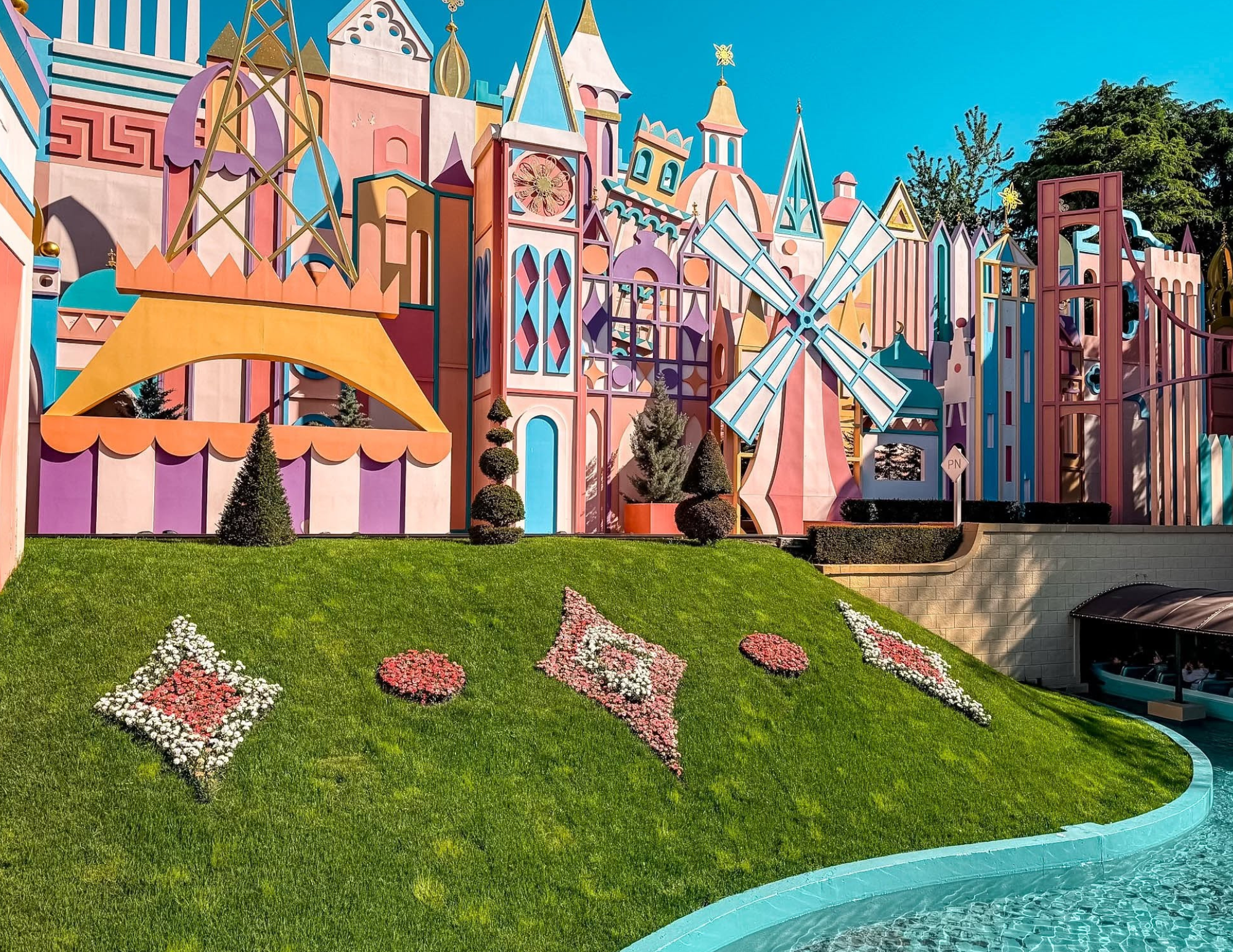 Disneyland Paris Guide (10).png